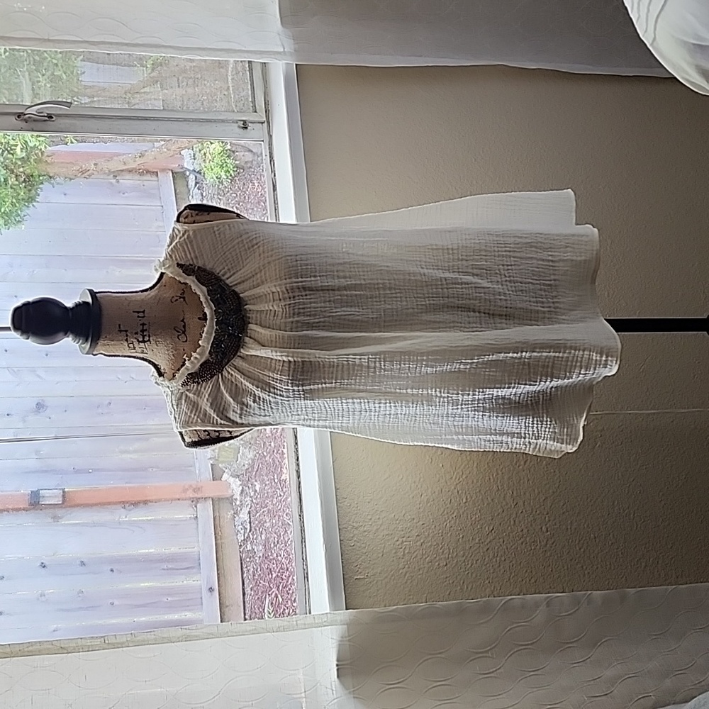 Blouse with brown beads and sequins